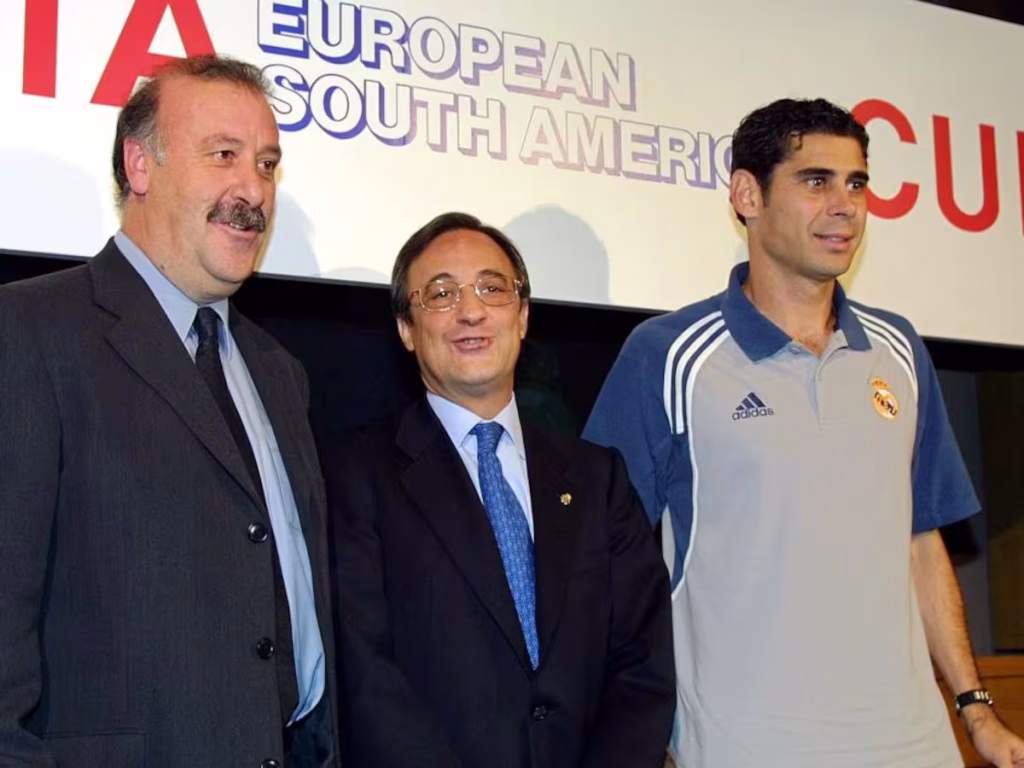 Fernando Hierro junto a Florentino Pérez